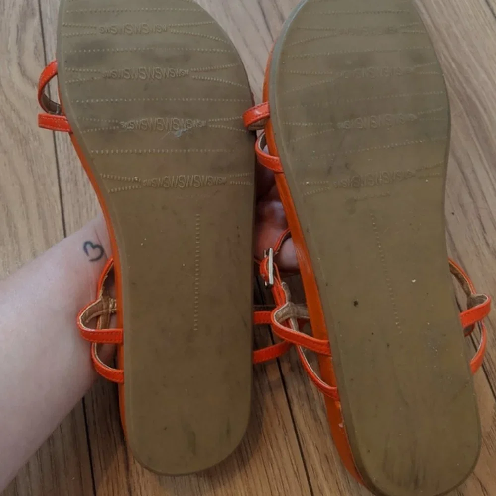 Stuart Weitzman orange flat sandals - Picture 3 of 3
